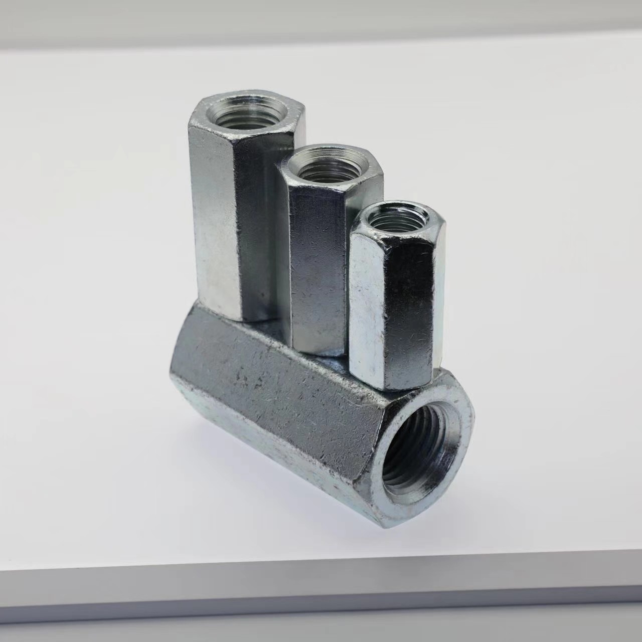 producción de tuercas hexagonales largas 